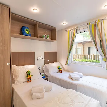 펜션 Mobile In The Adriano Family Village *